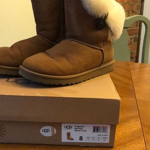 UGG Bailey Button